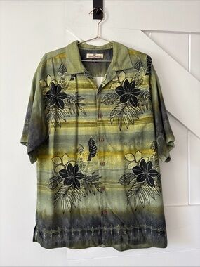 Tommy Bahama 100% Silk Shirt Size Medium Green Hawaiian Floral Tropical